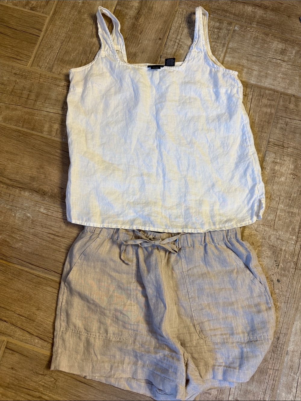 Tahari 100% Hemp shorts size small & tank XS
